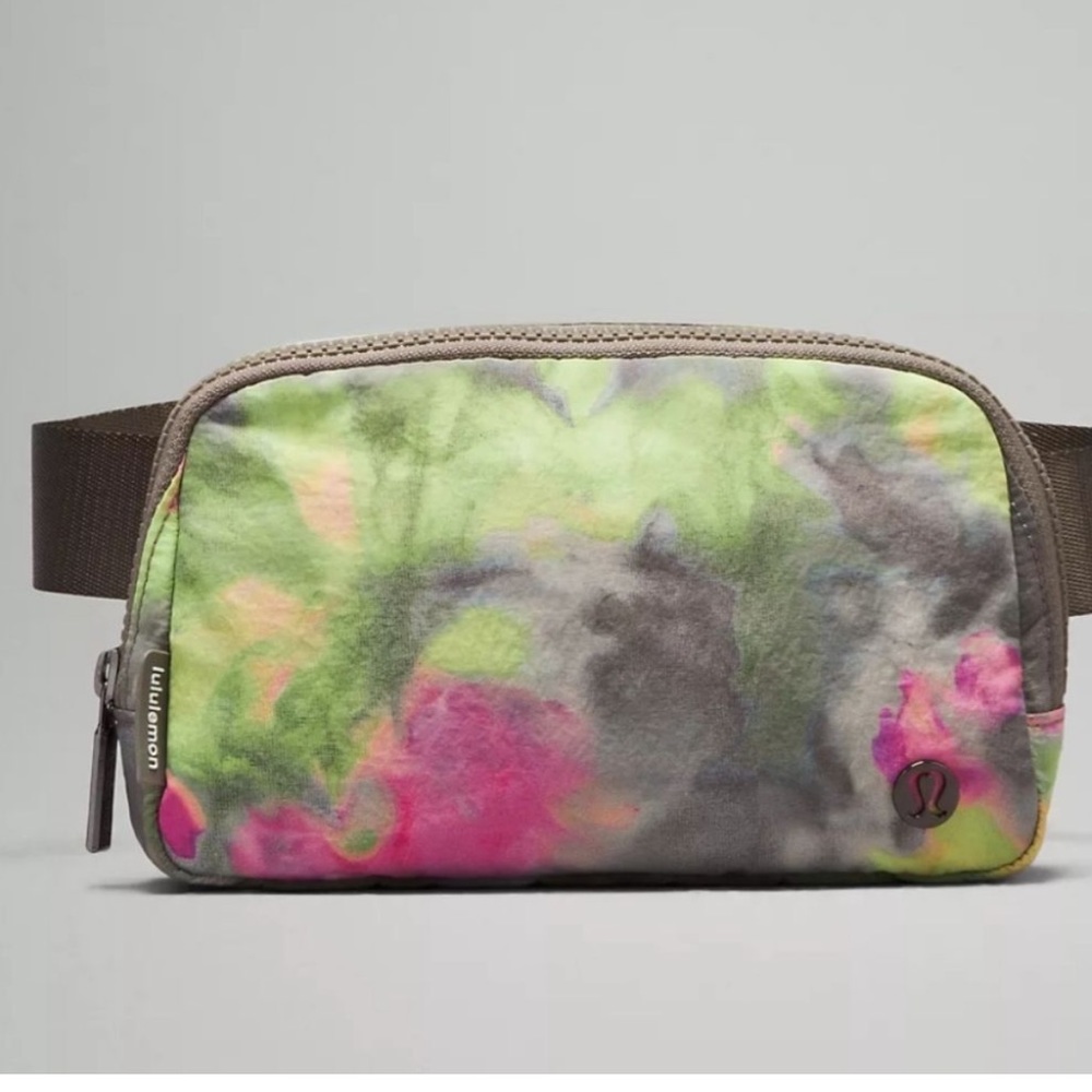 NWT Lululemon Everywhere Bag in Hyper Dye Multicolor